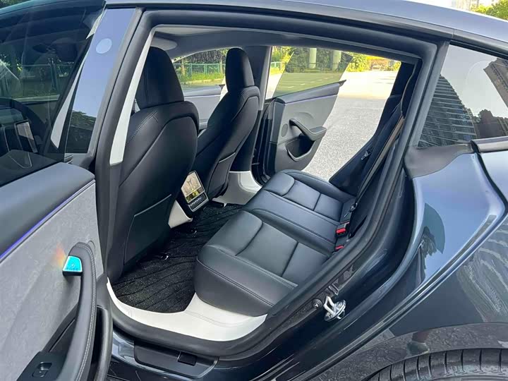 Фото 6 - Tesla Model 3