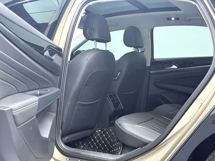 Фото 7 - Volkswagen Passat