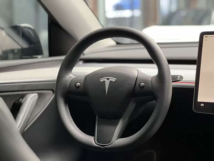 Фото 9 - Tesla Model Y