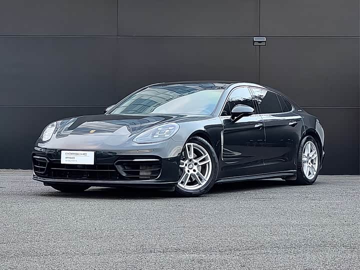 Фото 1 - Porsche Panamera