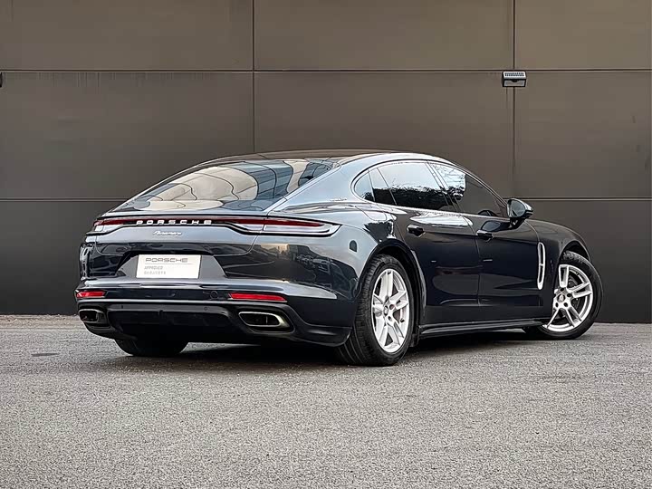Фото 2 - Porsche Panamera