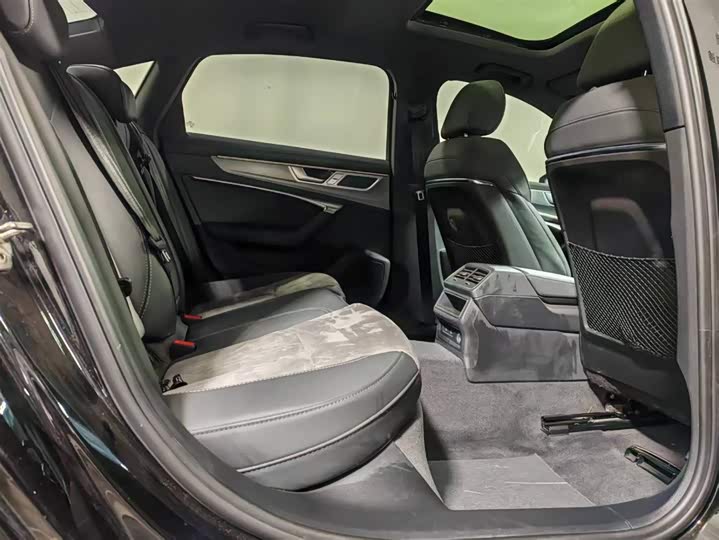 Фото 6 - Audi A6L