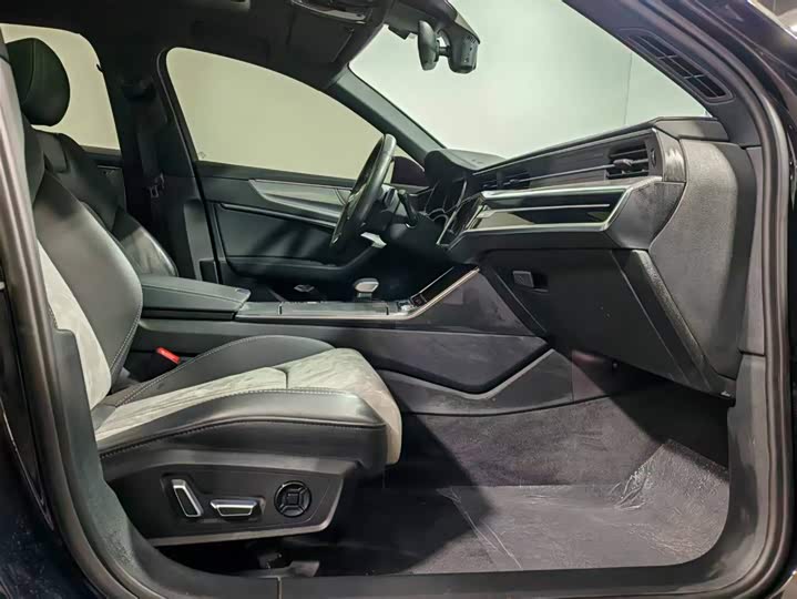 Фото 7 - Audi A6L