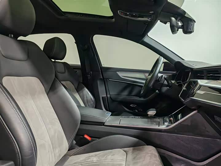 Фото 8 - Audi A6L