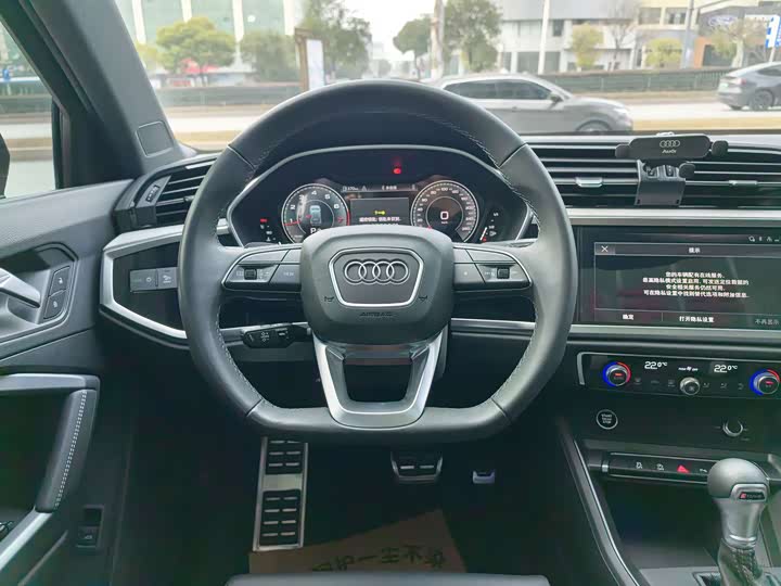 Фото 9 - Audi Q3