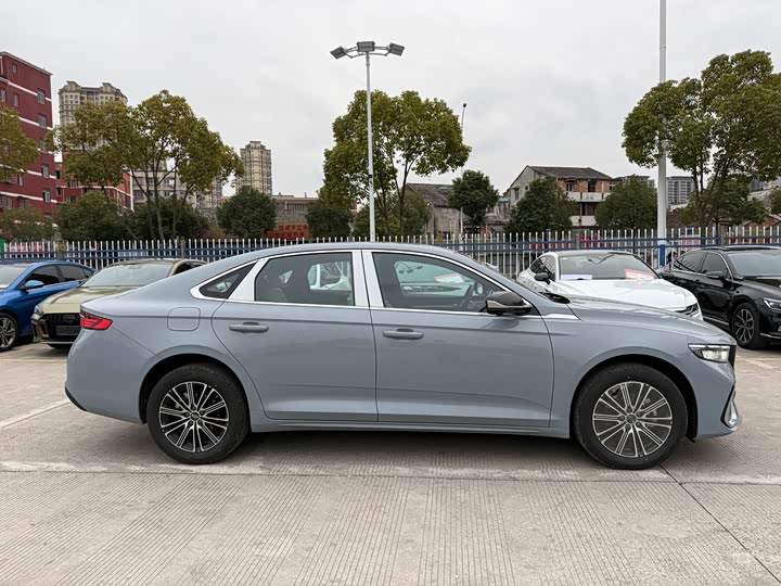 Photo 7 - Geely Preface