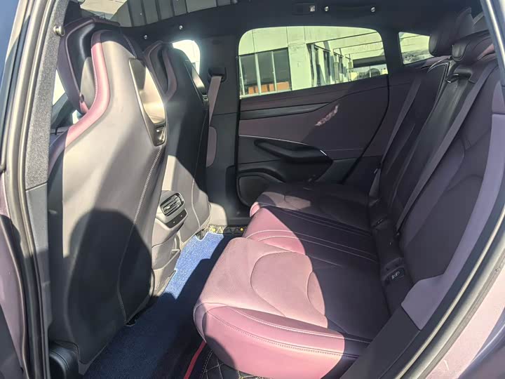 Фото 4 - Xiaomi SU7