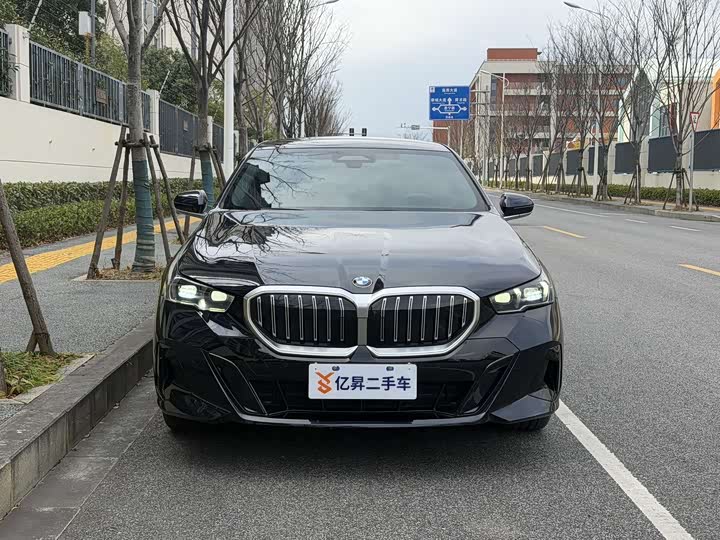 Фото 2 - BMW 5 Series