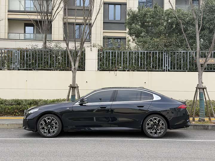 Фото 3 - BMW 5 Series