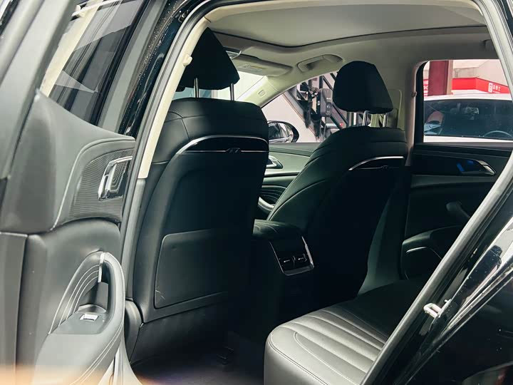 Фото 7 - Hongqi H5