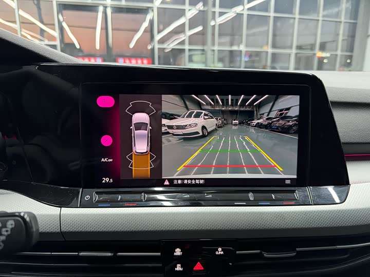 Фото 4 - Volkswagen Golf