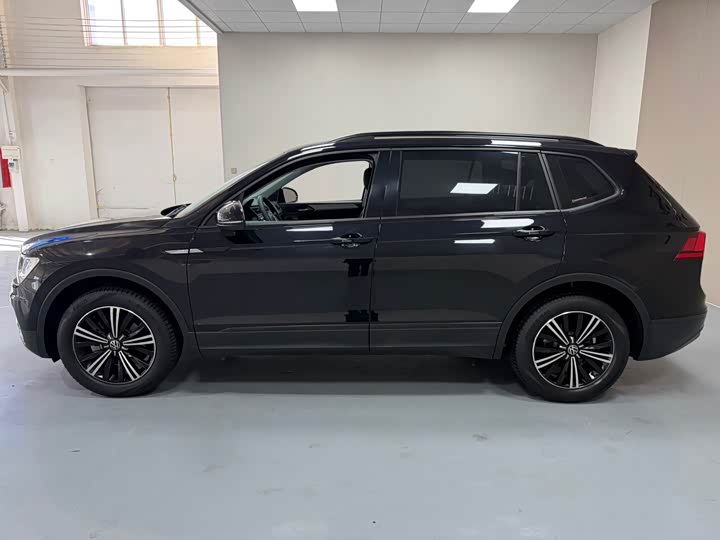 Фото 7 - Volkswagen Tiguan L Pro