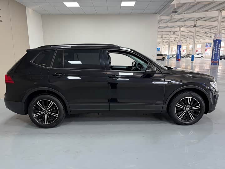 Фото 8 - Volkswagen Tiguan L Pro