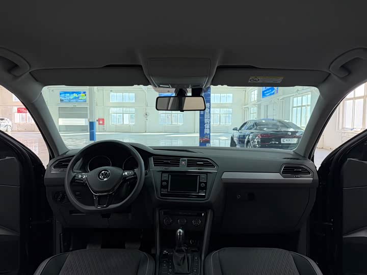 Фото 9 - Volkswagen Tiguan L Pro