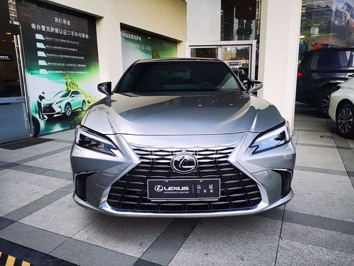 Фото 2 - Lexus ES