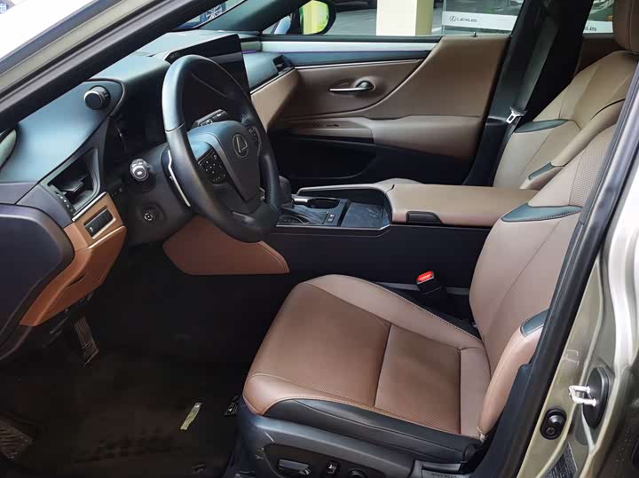 Фото 4 - Lexus ES