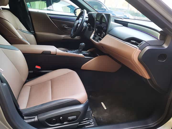 Фото 7 - Lexus ES