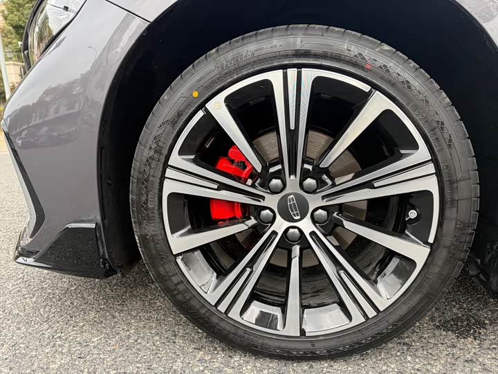 Фото 8 - Geely Preface