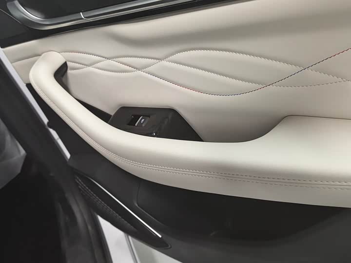 Фото 4 - Geely Monjaro