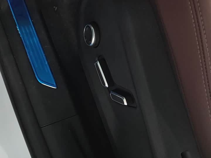 Фото 7 - Geely Monjaro