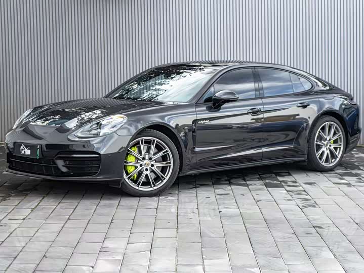 Фото 1 - Porsche Panamera Hybrid