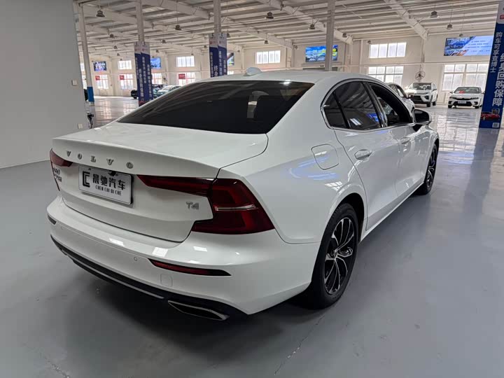 Фото 4 - Volvo S60