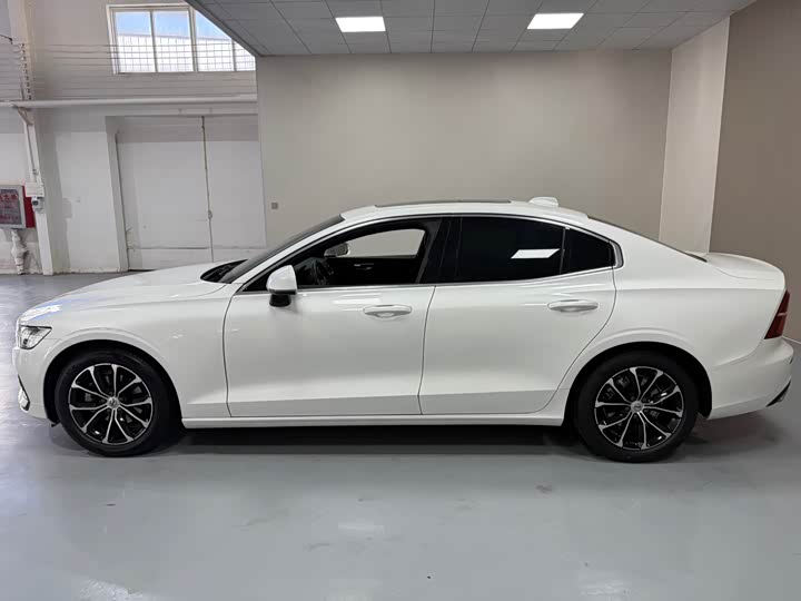 Фото 7 - Volvo S60