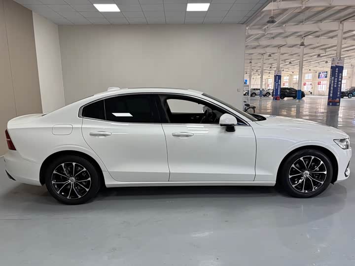 Фото 8 - Volvo S60