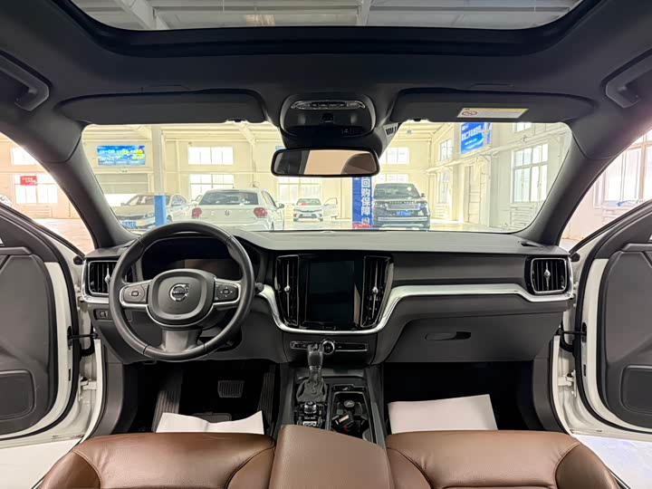 Фото 9 - Volvo S60