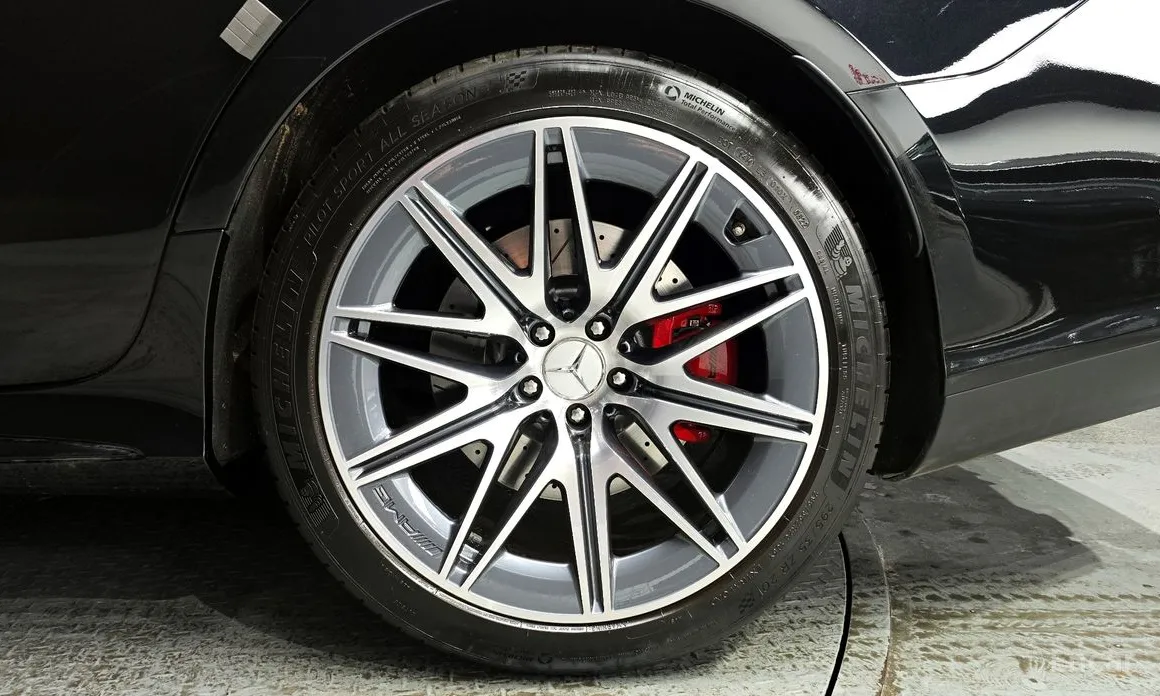 Фото 5 - Mercedes-Benz AMG GT