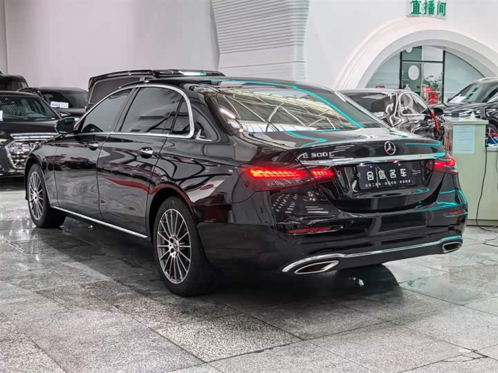 Photo 4 - Mercedes-Benz E-Class