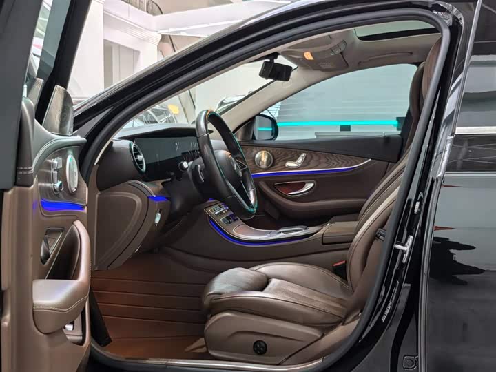 Photo 5 - Mercedes-Benz E-Class