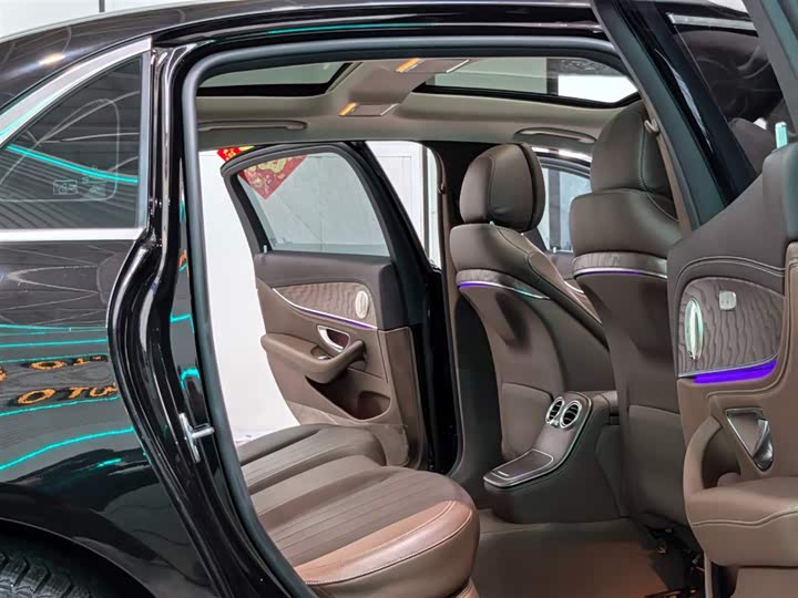 Photo 8 - Mercedes-Benz E-Class