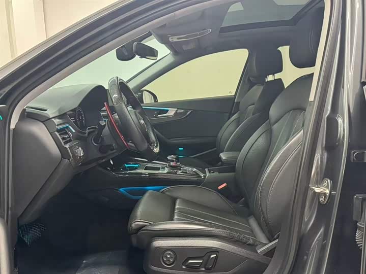 Фото 8 - Audi A4L