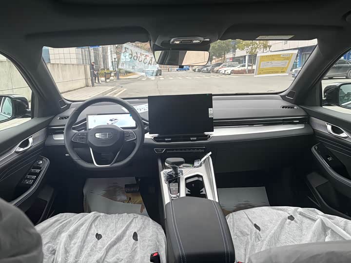 Photo 7 - Geely Preface