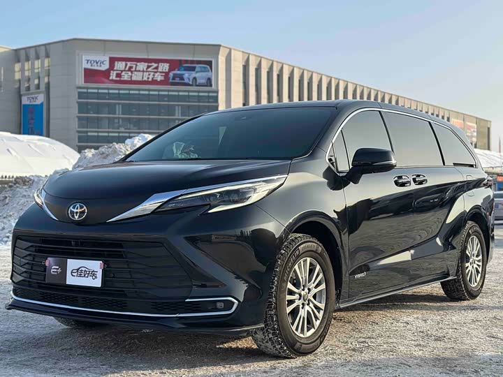 Фото 1 - Toyota Sienna