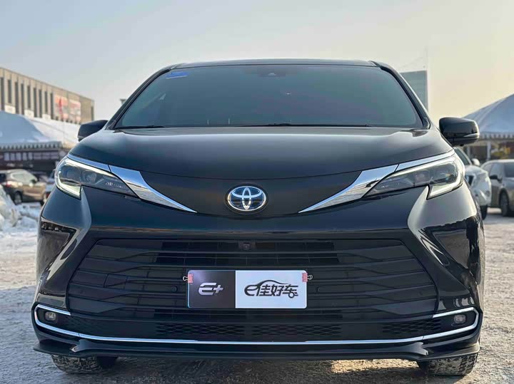 Фото 2 - Toyota Sienna