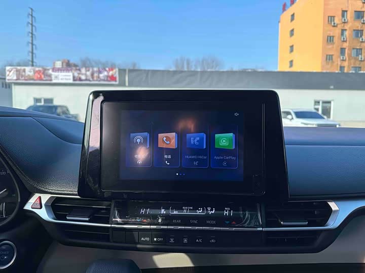 Фото 7 - Toyota Sienna