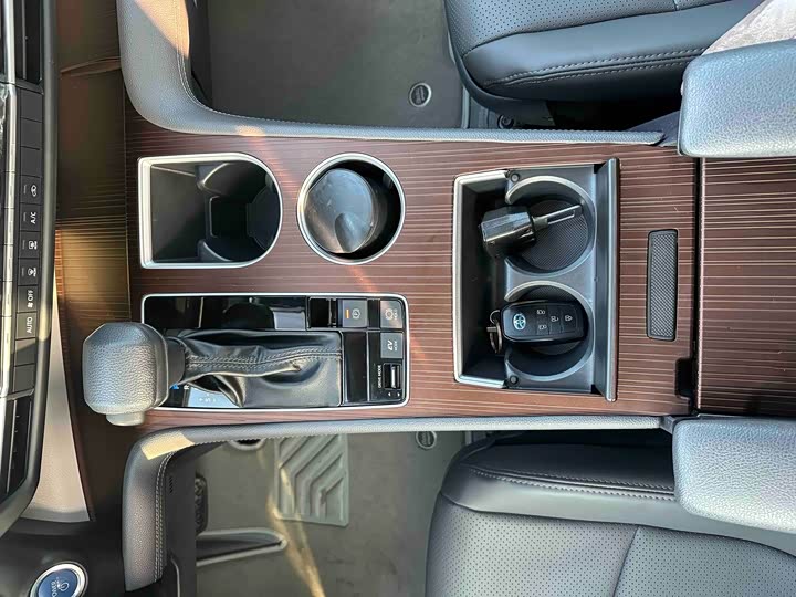 Фото 8 - Toyota Sienna