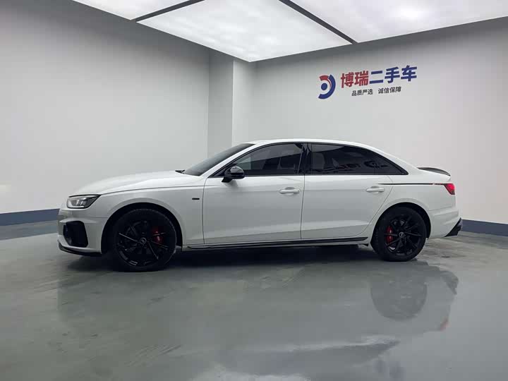 Фото 4 - Audi A4L