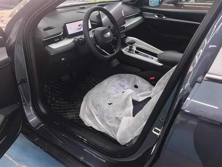 Photo 9 - Geely Preface