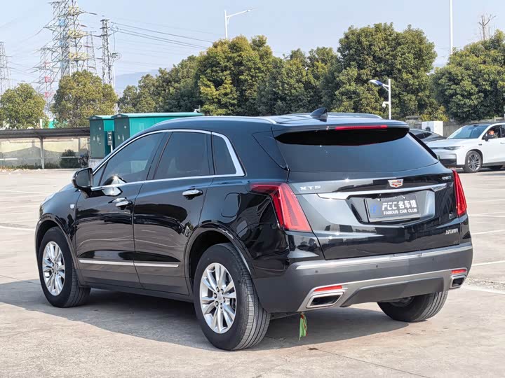 Фото 6 - Cadillac XT5