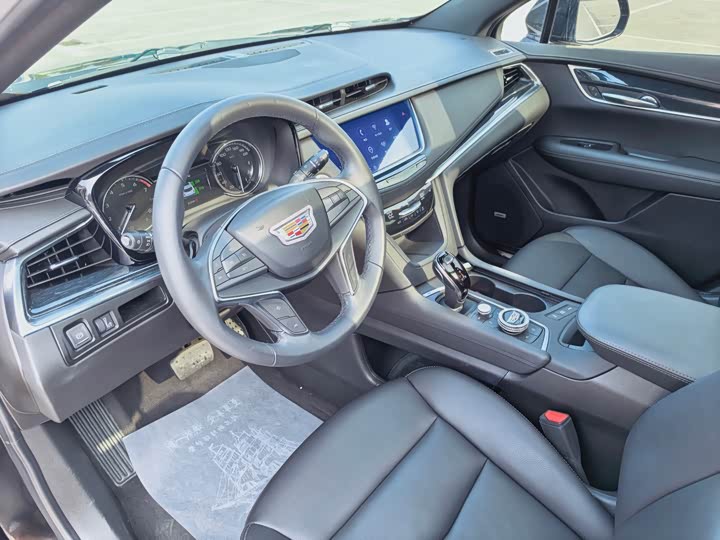 Фото 8 - Cadillac XT5