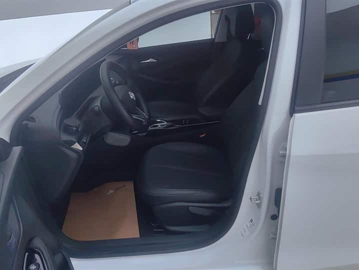 Фото 9 - Buick Verano