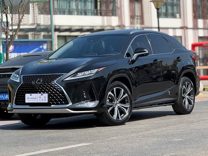 Фото 1 - Lexus RX