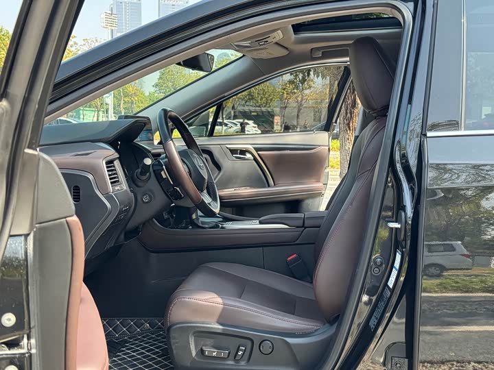 Фото 5 - Lexus RX