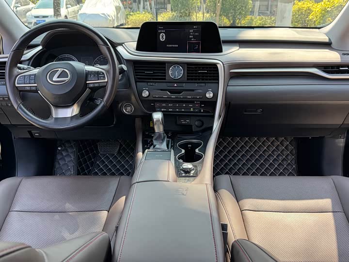 Фото 6 - Lexus RX