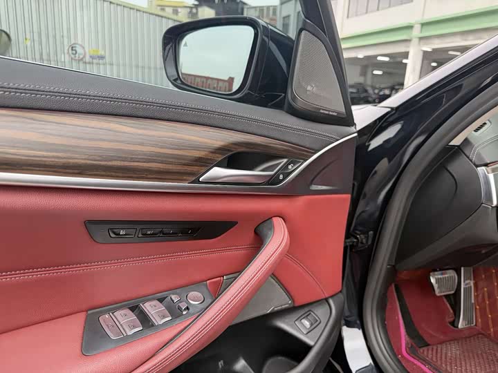 Фото 9 - BMW 5 Series