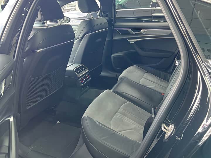 Фото 6 - Audi A6L