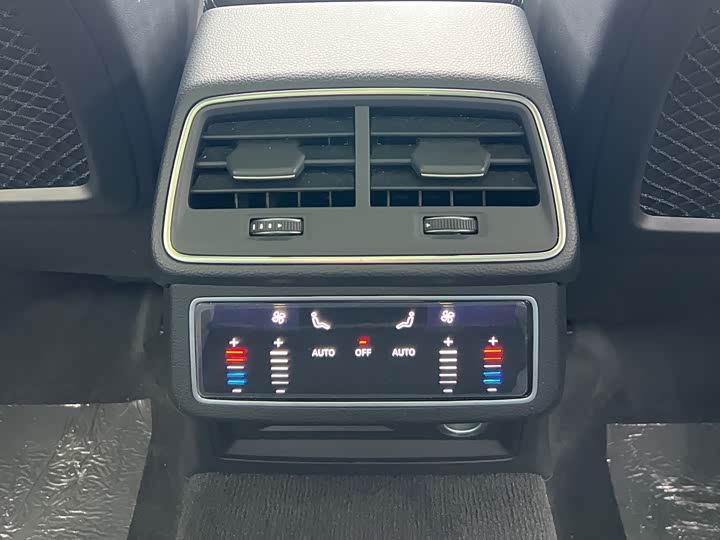 Фото 8 - Audi A6L